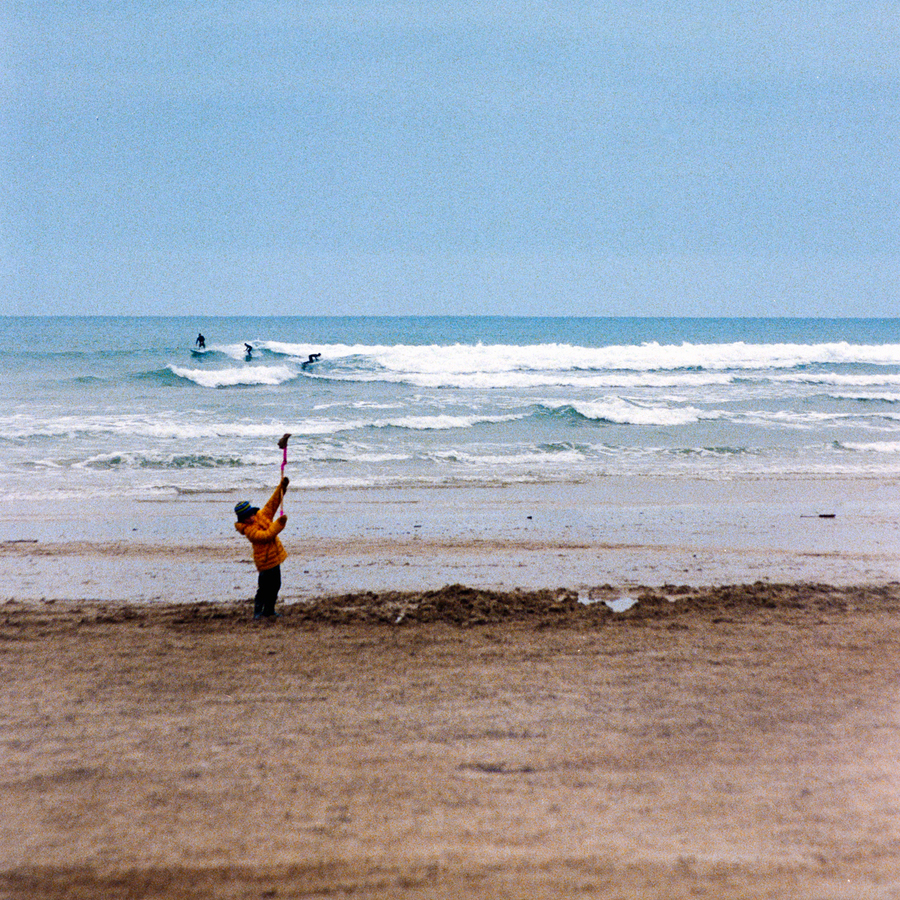 Kids Dig Surfing - Thomas Attree